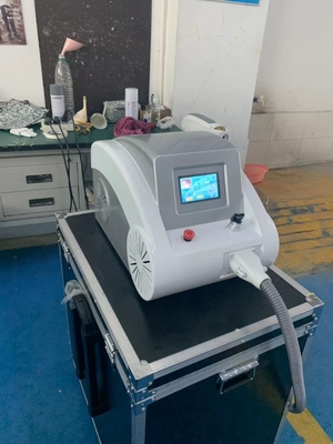 Máquina portátil Nd YAG Laser Q Switch Marca de nascença Cloasma Pigmento Remoção de tatuagem Limpeza da pele
