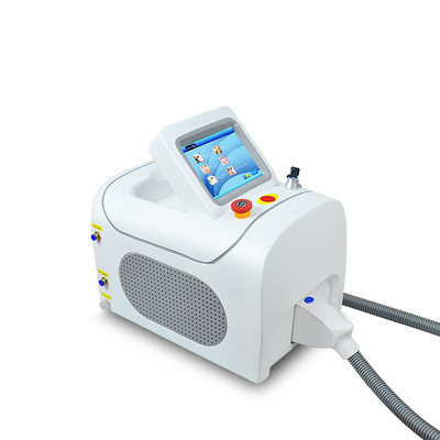 Máquina portátil Q Switched Beauty Personal Care Nd Yag Laser para remoção de tatuagens Círculos escuros Remoção de pigmento