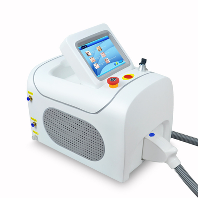 Máquina portátil Q Switched Beauty Personal Care Nd Yag Laser para remoção de tatuagens Círculos escuros Remoção de pigmento