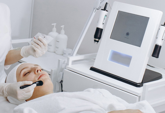 3 em 1 Peeling de jato de oxigénio Infusão Face Lift Estiramento de beleza Cuidados com a pele CO2 Bolhas de oxigénio Esfoliação Máquina facial de oxigénio