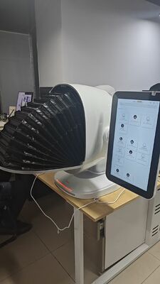 Análise de pele Scanner facial completo com 36 milhões de elementos de imagem Detector de umidade local Scanner facial Diagnóstico de pele UV adequado para todos os tons de pele